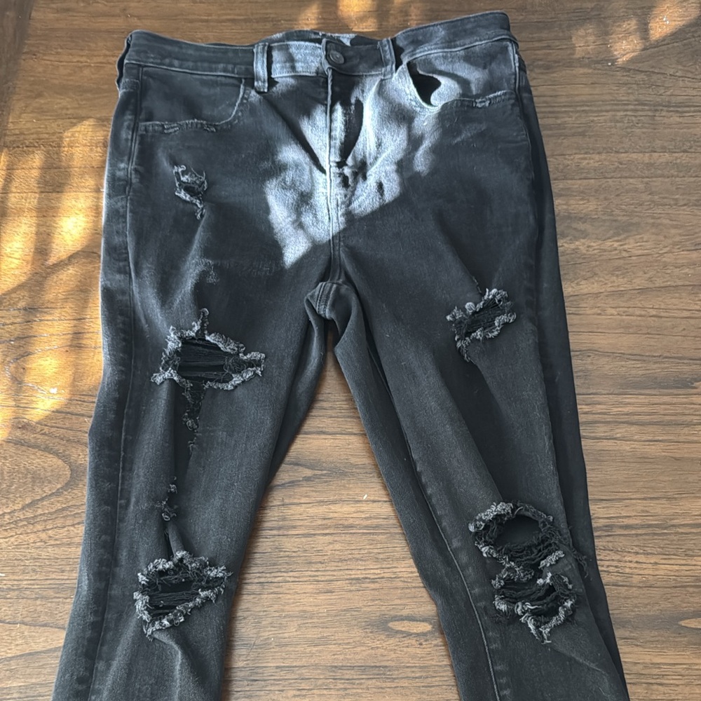 American Eagle Super High Rise Jegging Distressed Black Jeans